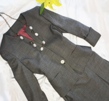 スカートスーツ 人気のノーカラージャケット<br />Collarless jacket and skirt