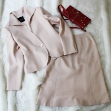 スカートスーツ 桜色の生地にラメのあしらい<br />Biscuit pink lame inserted skirt suit