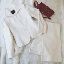 パンツスーツ ホワイト<br />Pure white pants suit