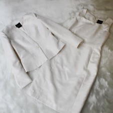 ワンピーススーツ ラメ入りでプレミアムな仕上がり<br />White lame inserted dress suit