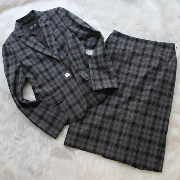 スカートスーツ モノトーンのチェック柄<br />Monotone checked skirt suit