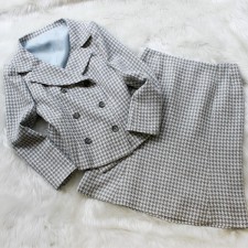 スカートスーツ 爽やかなサマーツイード<br />Light gray skirt tweed summer suit