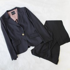 パンツスーツ 可愛い柄裏のビジネススーツ<br />Striped standard business pants suit with apricot lining