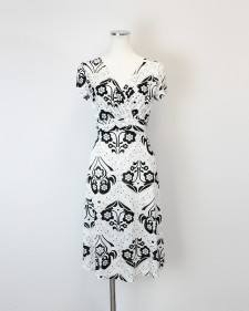 ワンピース 白と黒のプッチ柄<br />White crossover dress made of Parolari Emilio Pucci fabric