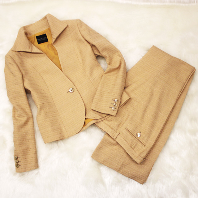 パンツスーツ ファンシーラメツイード<br />Champagne lame inserted pants suit