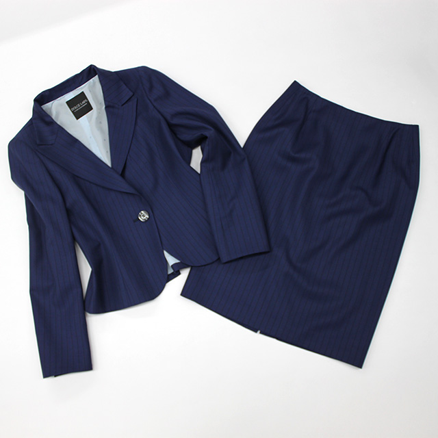 スカートスーツ 明るめネイビーストライプ<br />Blue striped skirt suit