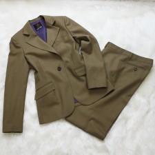 パンツスーツ ブラウンと紫の組み合わせ<br />Drab brown pants suit with purple lining