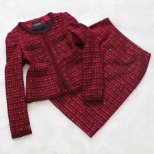 ツイードスカートスーツ 情熱的な赤にスパンコール<br />Passion red skirt suit with spangles