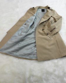 トレンチコート シンプルで上品なベージュ<br />Beige trench coat