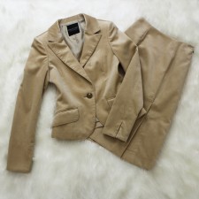 スカートスーツ ベルベット生地<br />Beige velvet jacket