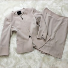 スカートスーツ 薄いピンクベージュが上品<br />Almond pink skirt suit