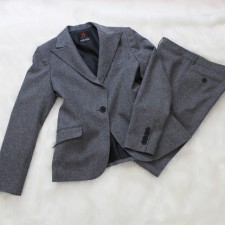パンツスーツ グレーのテーラードジャケット<br />Charcoal tailored jacket