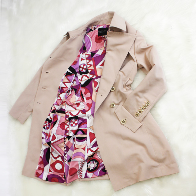 トレンチコート 色鮮やかなプッチ柄の裏地<br />Pearl beige trench coat with Parolari Emilio Pucci lining