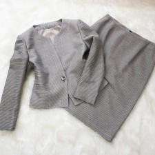 スカートスーツ グレーとホワイトのストライプ<br />Silver gray striped skirt suit