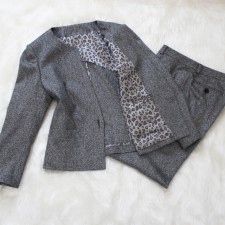 パンツスーツ ヒョウ柄裏地<br />Pewter gray pants suit with leopard lining