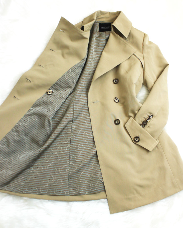 トレンチコート 女性らしい柔らかなベージュ<br />Ecru beige trench coat