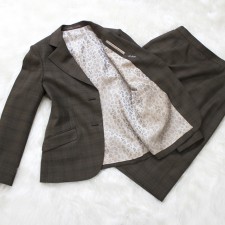 スカートスーツ ブラウン地グレンチェック<br />Dark taupe glen checked skirt suit with leopard lining
