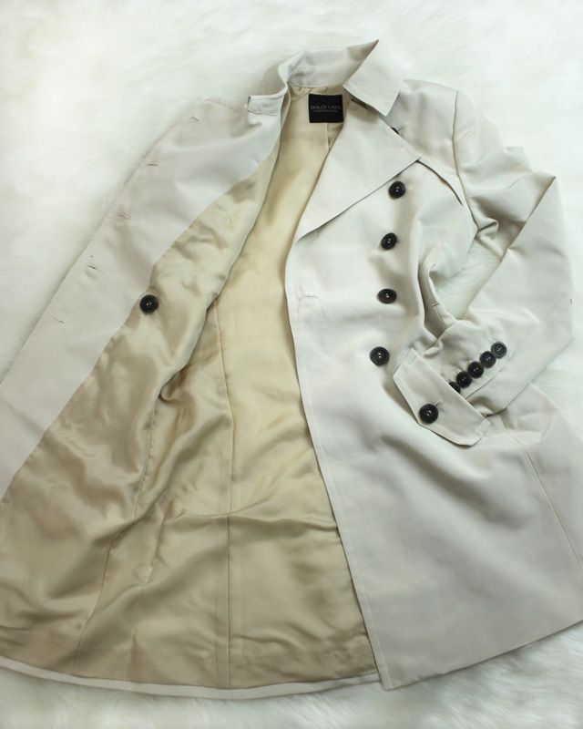 トレンチコート 上質なホワイト<br />Innocent white trench coat