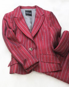 ジャケット レッド地にグレーのストライプ<br />Brick red jacket in gray stripes