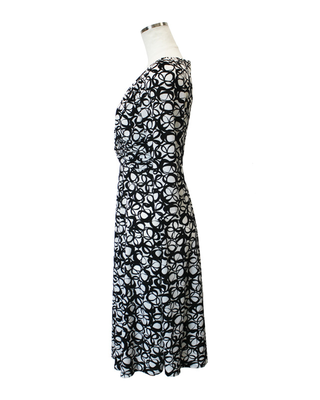 ドールワンピース 七分袖 ホワイト×ブラック ジオメトリー柄 A-line Dress Abstruct | オリジナル制服・レディーススーツ