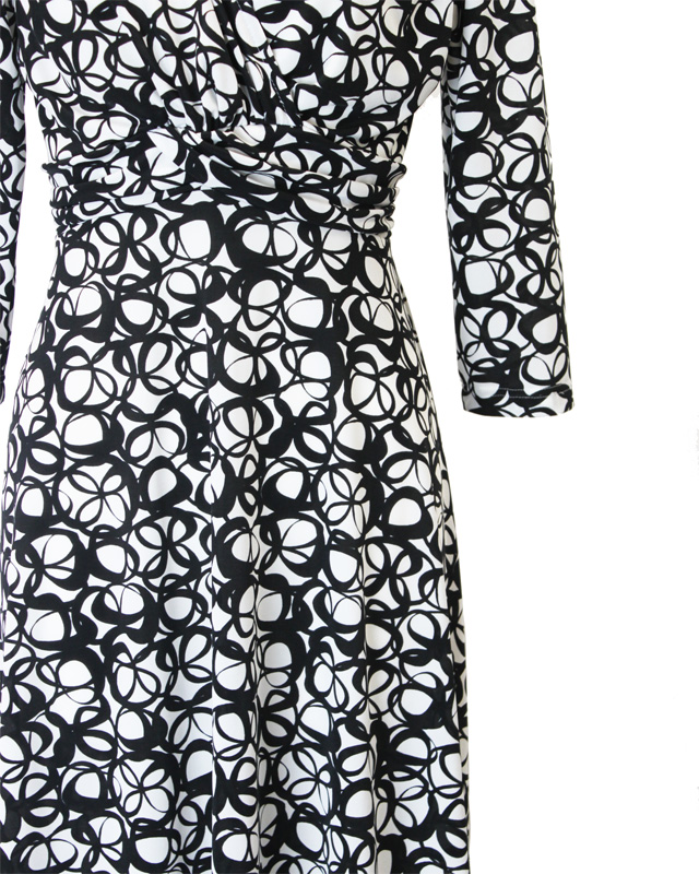 ドールワンピース 七分袖 ホワイト×ブラック ジオメトリー柄 A-line Dress Abstruct | オリジナル制服・レディーススーツ