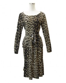 ぺプラムフリルカットソー&フレアスカート セットアップ<br />Top and Skirt in Leopard Print