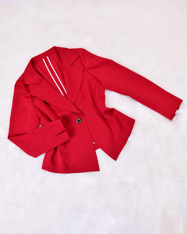 スクエアシングルジャケット レッド<br />Red Single-Breasted Jacket with Square Hem