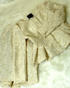 ベージュ豪華レース素材ぺプラムスカートスーツ<br />Beige peplum jacket & skirt with high quality lace fabric