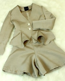 ベージュオーバルドットシルク混ぺプラムキュロットスーツ<br />Beige Oval dotted Silkblend fabric Peplum Jacket & Culotteskirt