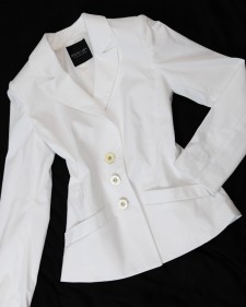 ハリのある薄手生地で作った夏向けオフホワイトジャケット♪<br />Off-white summer jacket with thin but firm fabric