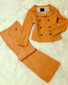 一足先に秋色ダブルジャケットパンツスーツ♪キャメル<br />Get ready for autumn with this ochre double breasted jacket ＆ pants