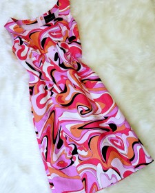 羽織を合わせてキュートな着こなしを♪ピンクベース柄エミリオプッチワンピース<br />“Parolari Emilio Pucci” Dress in pink tones, perfect to combine with a lovely jacket