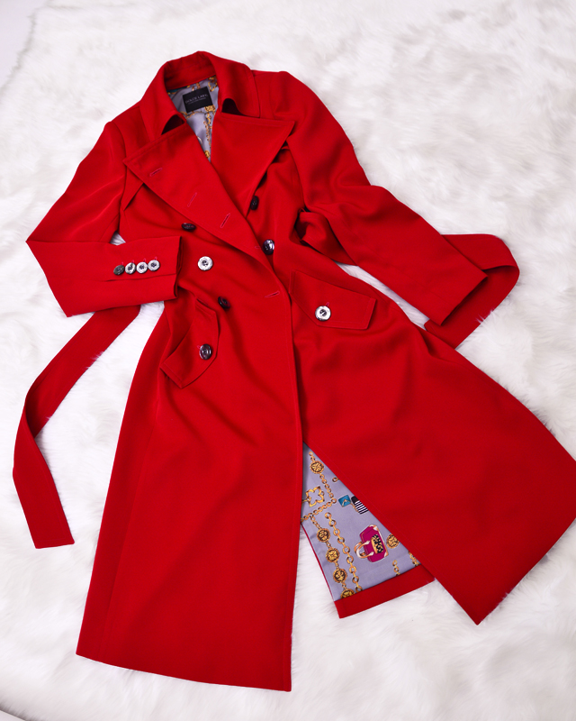 情熱の赤トレンチコート♪宝石柄のキュートな裏地アレンジ Trench coat in hot red♪ with cute jewelry