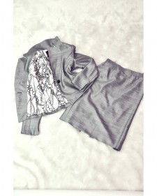 秋冬ファッションで重宝するグレースカートスーツ<br />Gray Skirt Suit