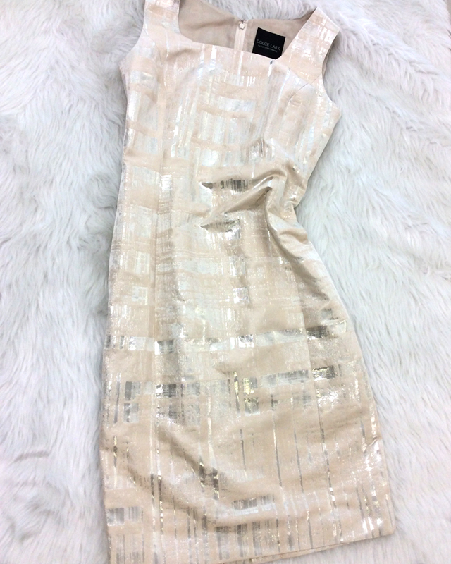 年末のクリスマスや忘年会、皆が集まるパーティで着たいのベージュ＆ゴールドラメのドレス♪<br />A Beige and Gold Dress for the Approaching Party Season