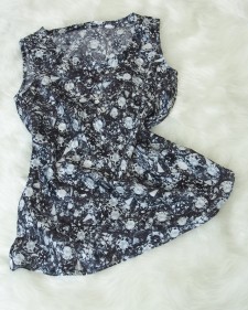 お客様の持ち込み生地でも可能です★ブラック＆ホワイトのタンクトップ<br />Black and White Tank Top Made with Your Favourite Fabric