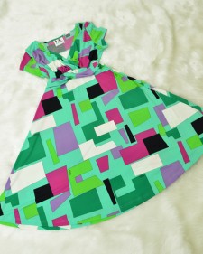 ハワイの季節にぴったりのグリーンPUCCI生地ドールワンピース<br />Are going on a Vacation? This Green Pucci Fabric Dress is Perfect For the Hawaiian Season.