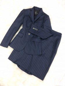 かっちりで格好いいスタイル♪紺ストライプジャケットとスカート<br />Create Tight Silhouette with Navy Striped Jacket and Skirt