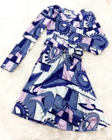 陽気な色彩でもエレガントで上品♪青とピンクPAROLARI EMILIO PUCCI生地のフレアーカシュクール<br />Playful yet Elegant and Sophisticated Flare Wrap Dress in Blue Parolari Emilio Pucci Fabric