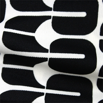 スムースストレッチニット　ブラック・ホワイト幾何柄 （KKP3398-35-B）Black＆White Geometric Print, Smooth Stretch Knit