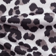 ブライトスムース ひょう柄 のストレッチ生地　グレー・ブラック（KKP7272-78-B）Gray and Black Leopard Print, Bright Smooth Stretch