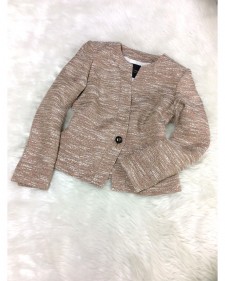 すっきりした美シルエット♪ベージュノーカラージャケット<br />Make Your Lines beautiful in This Beige Collarless Jacket