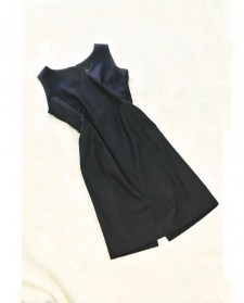 きちんと感がある♪ノースリーブブラックストライプワンピース<br />Want To Make An Impression as a Respected Woman? Black Striped Sleeveless Dress