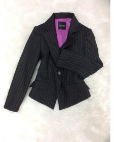さりげないデザインでどのボトムスとも相性が抜群♪ブラックストライプジャケット<br />This Black Striped Jacket will match any item in your wardrobe