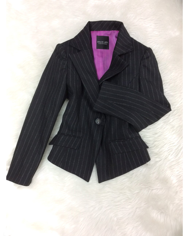 さりげないデザインでどのボトムスとも相性が抜群♪ブラックストライプジャケット<br />This Black Striped Jacket will match any item in your wardrobe