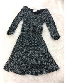 ストレッチ性のあるストレスゼロワンピ♪幾何学柄のブラック縁8枚はぎワンピース<br />Wear Your Dress Without Stress: Black Stretch Dress in Geometric Print