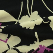 強撚スムースストレッチ　ブラック・ベージュ・パープル花柄 プリント （KKP2999-94-C）Hard Twist Yarn Fabric, Black and Beige Abstract Print with Purple
