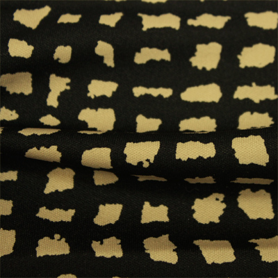 スムースストレッチニット　ブラック・ベージュ幾何柄 （KKP3397-58-18-K）Black＆Beige Geometric Print, Smooth Stretch Knit