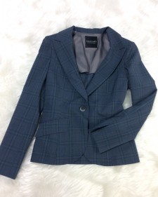 スタイリッシュなブルータータン・チェックでとても軽くてコートの下でも着れるジャケット♪<br />A Light Jacket with Blue Tartan Checks, Perfect to Wear Under A Coat