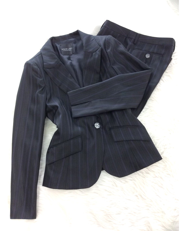 シルク混で暖かくてソフトな手触り♪黒×カーキストライプパンツスーツ<br />Soft Touch Black & Khaki Striped Pants Suit Made Of Mixed Silk Fabric